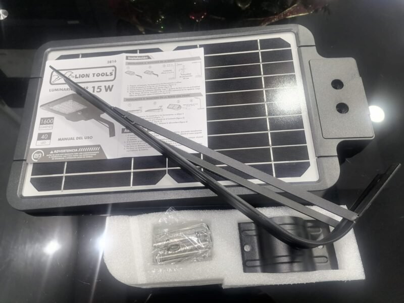 Imagen de WhatsApp 2025-06-17 a las 17.37.09_72d32f98 Luminario solar fijo 15 W Marca Lion Tools (2816)